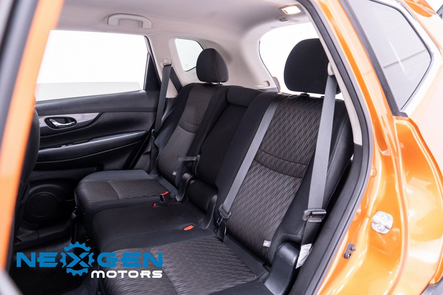 Used 2020 Nissan Rogue SV w/ Premium Package image 39