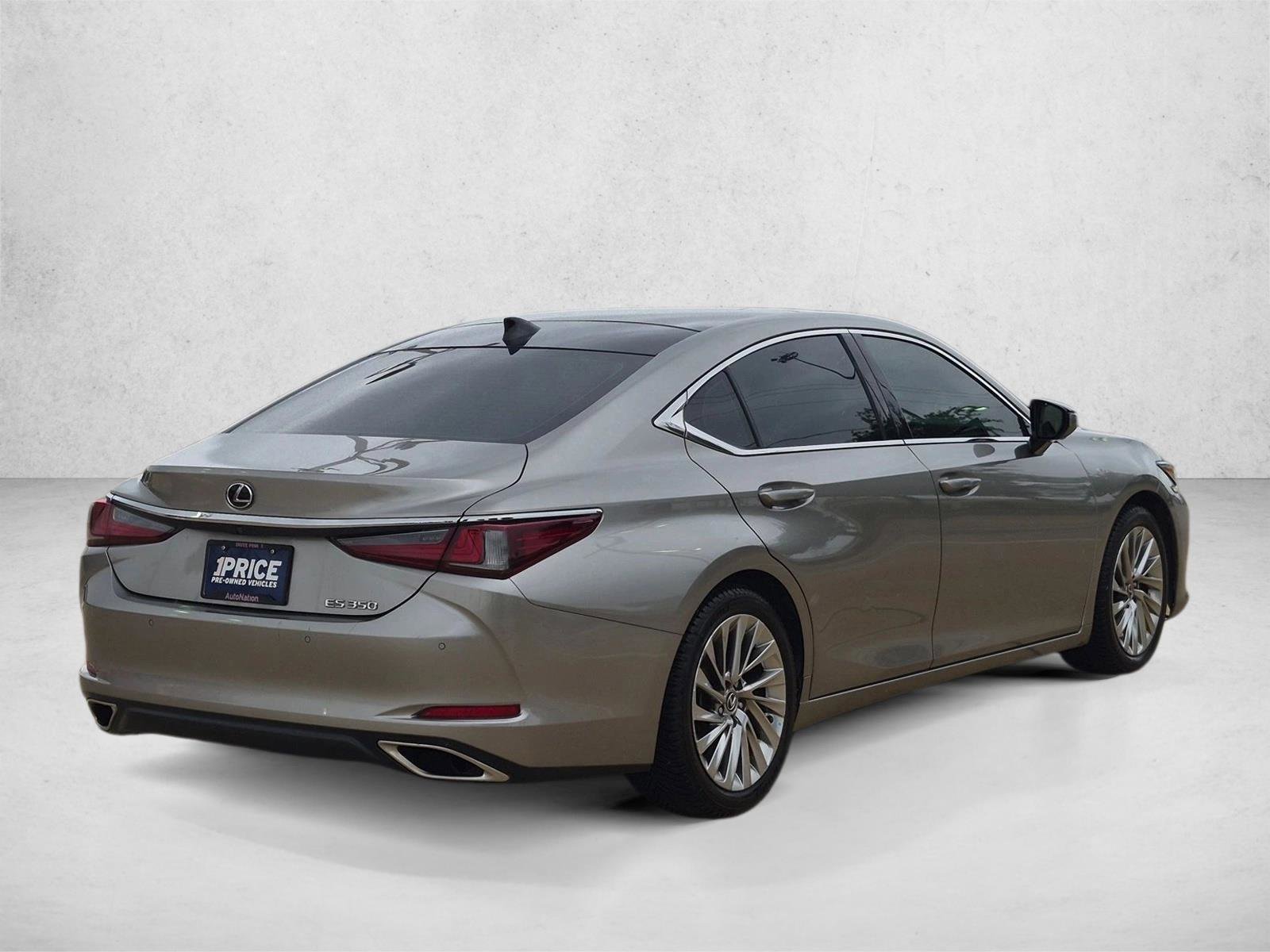 Used 2021 Lexus ES 350 Ultra Luxury w/ Accessory Package 2 FWD image 3