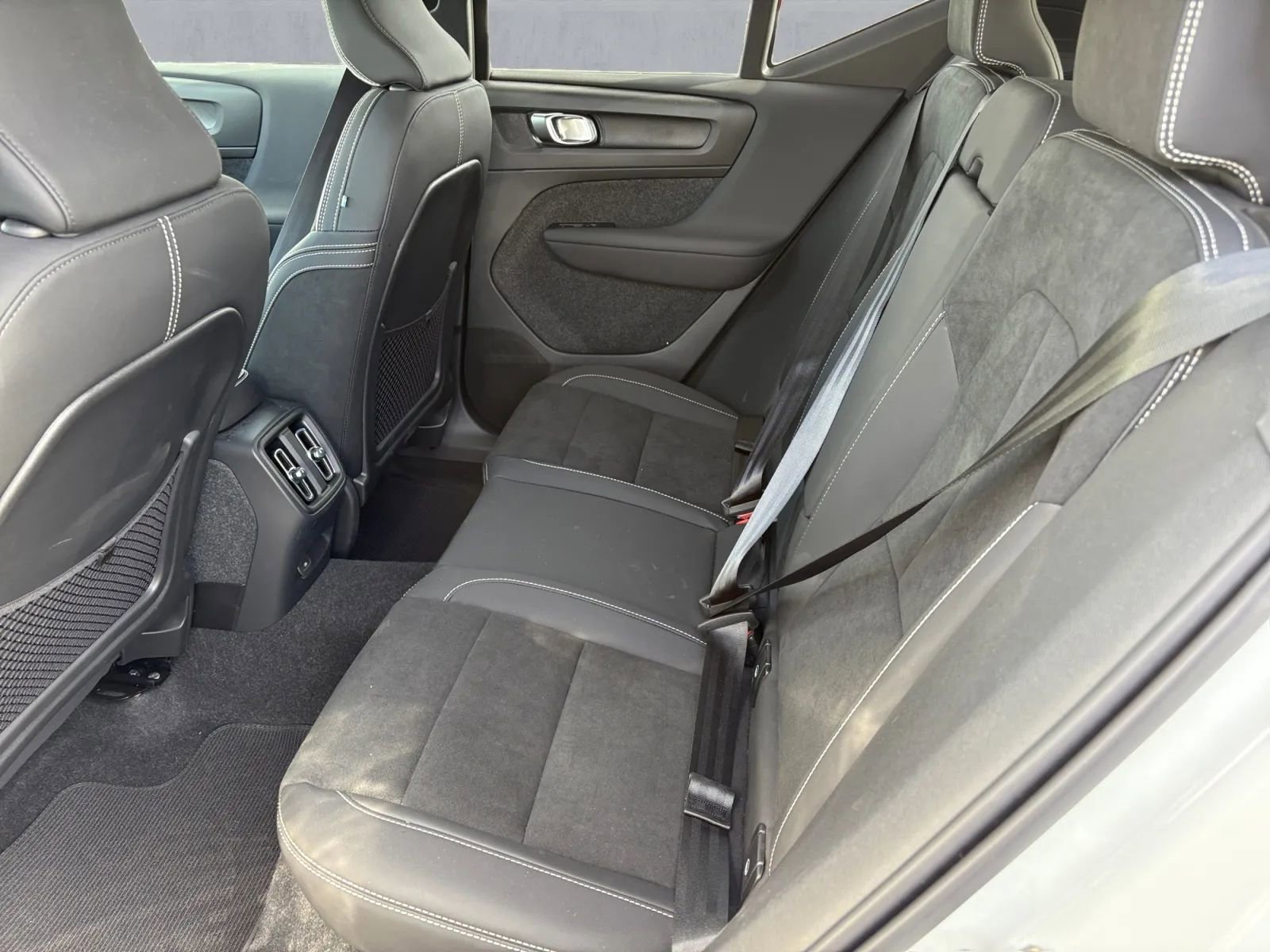 Used 2023 Volvo XC40 Recharge Plus image 14