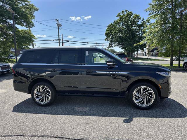 New 2027 Lincoln Navigator Reserve AWD/4WD image 3
