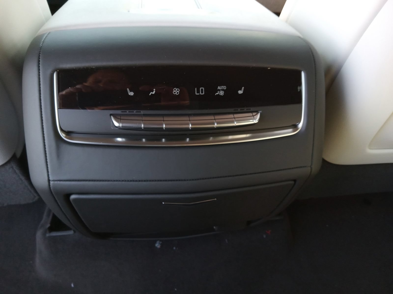 New 2026 Cadillac Escalade Platinum Sport w/ LPO, ONYX Package AWD/4WD image 27