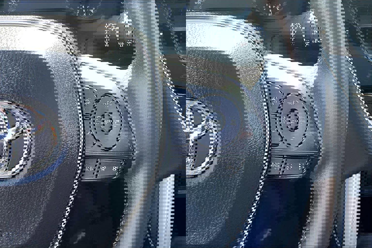 Used 2024 Toyota Corolla Cross LE w/ Moonroof Package image 25