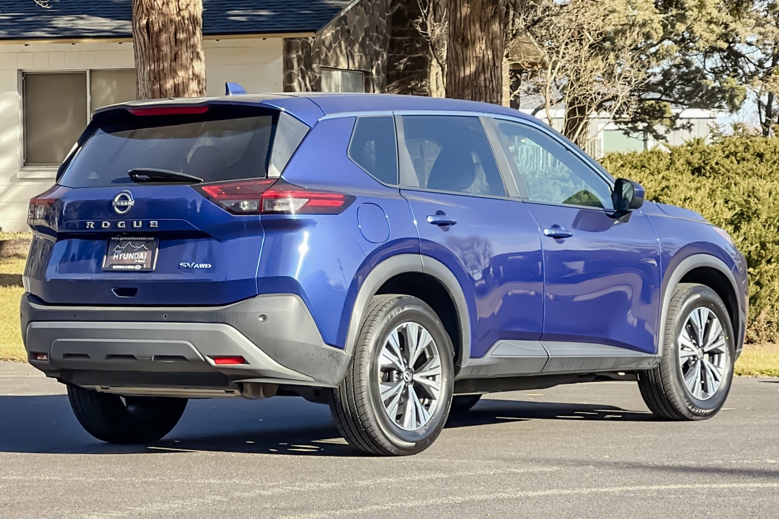 Used 2023 Nissan Rogue SV image 4