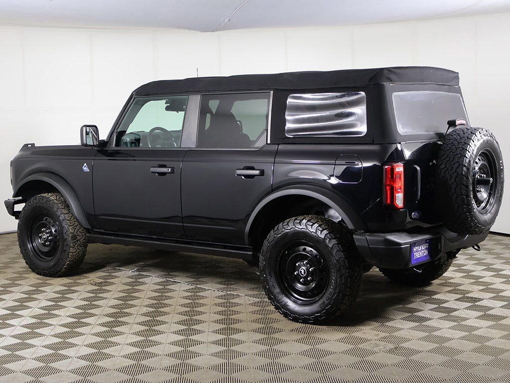Used 2021 Ford Bronco Black Diamond image 6