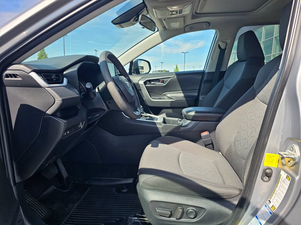 Used 2022 Toyota RAV4 XLE w/ Convenience Package AWD/4WD image 10