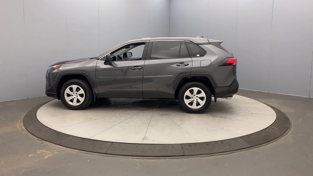 Used 2024 Toyota RAV4 LE AWD/4WD image 2