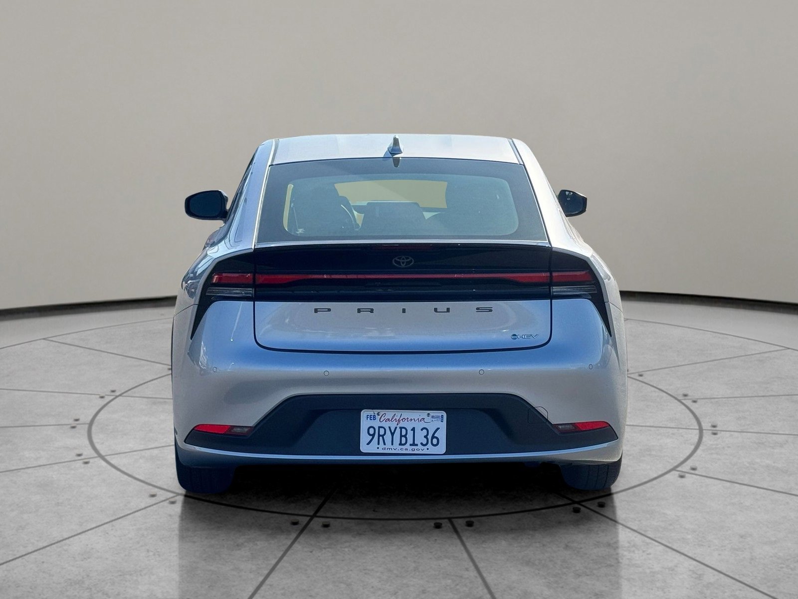 Used 2025 Toyota Prius LE image 6