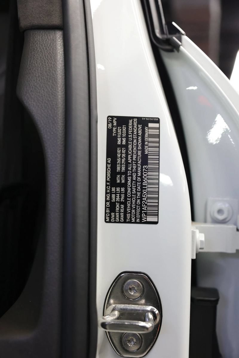 Used 2020 Porsche Macan Turbo AWD/4WD image 39