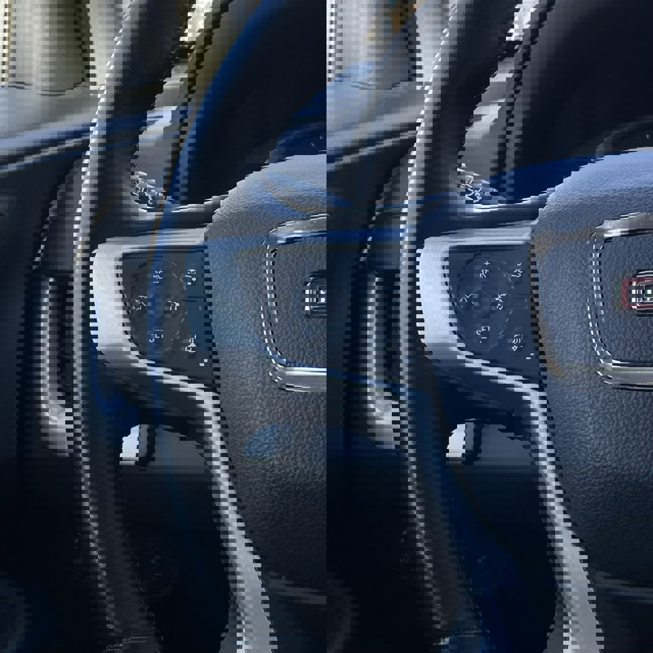 Used 2024 GMC Terrain SLT image 15