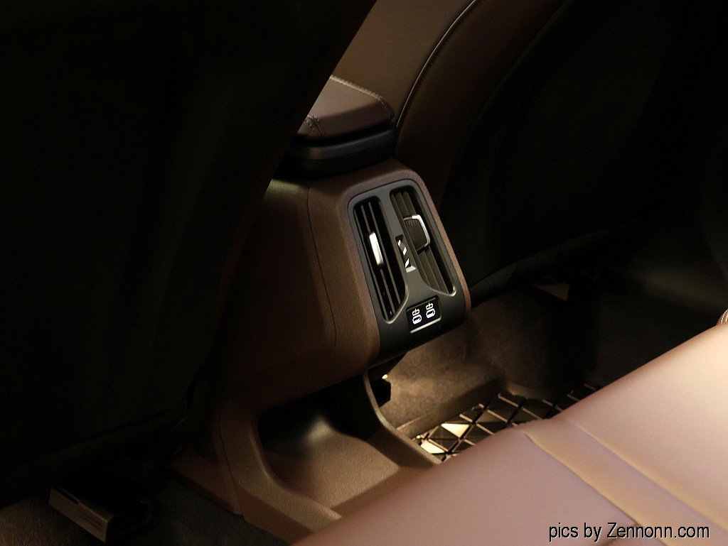 Certified 2025 BMW X1 xDrive28i w/ Technology Package image 14