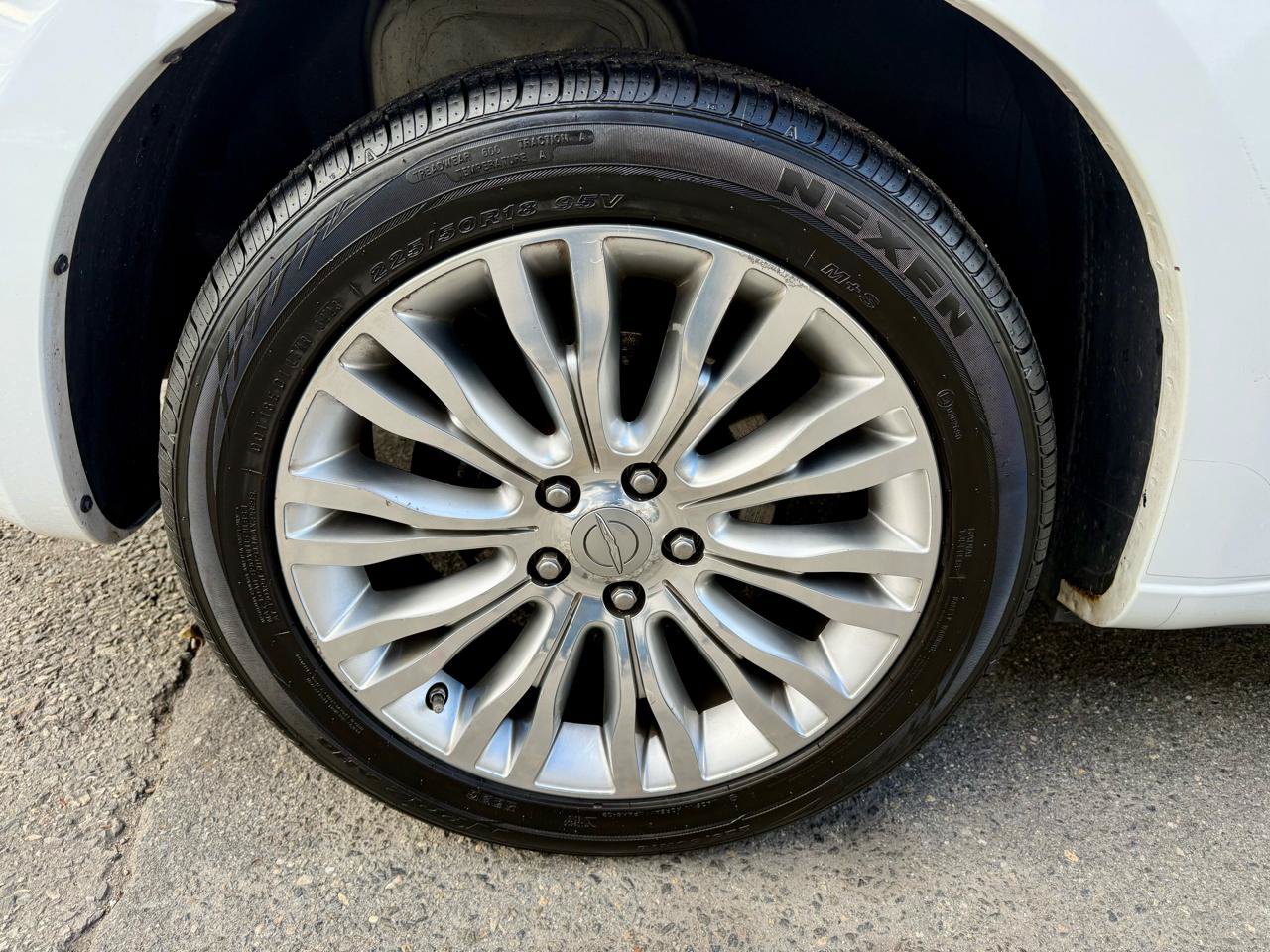 Used 2011 Chrysler 200 Limited FWD image 34