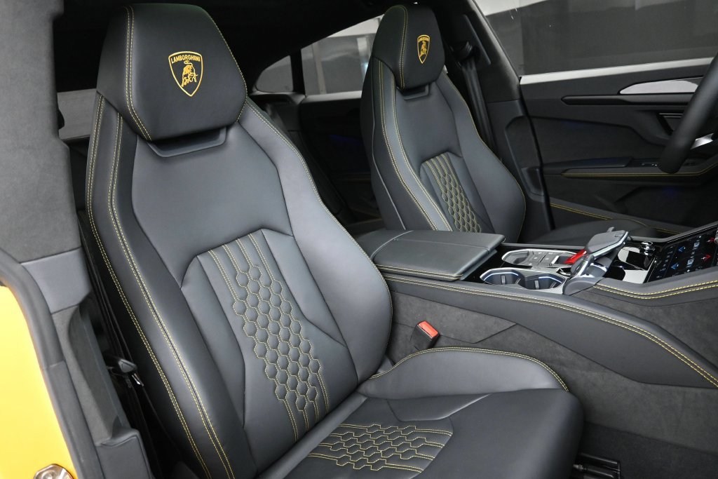 Used 2025 Lamborghini Urus SE AWD/4WD image 29