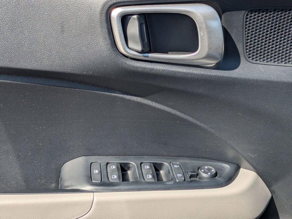 Used 2025 Hyundai Venue SEL FWD image 13