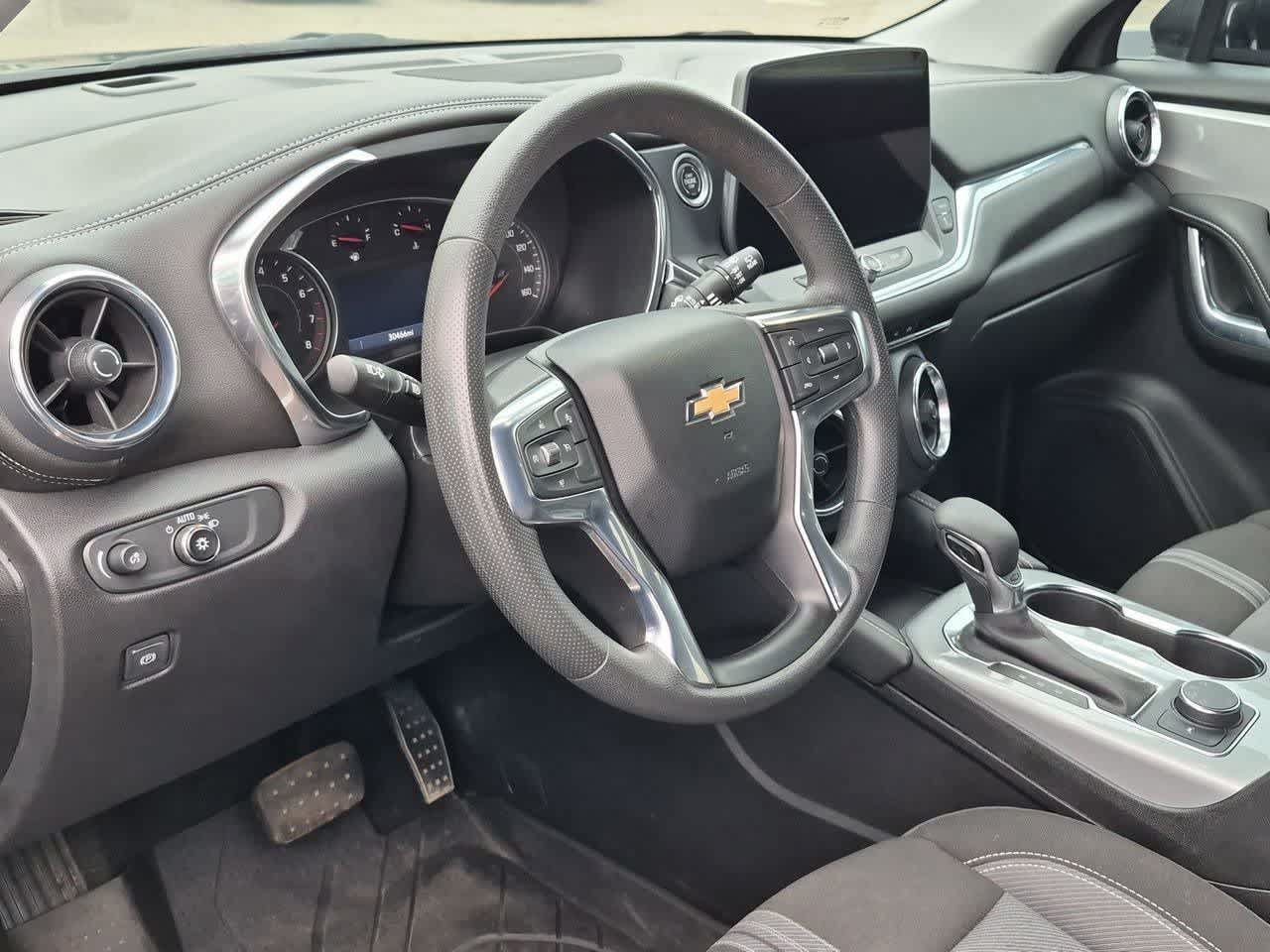 Used 2023 Chevrolet Blazer LT AWD/4WD image 2