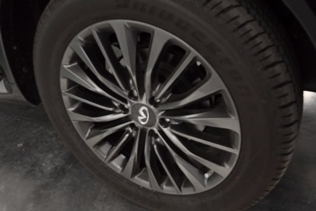 Used 2024 INFINITI QX80 Sensory AWD/4WD image 9