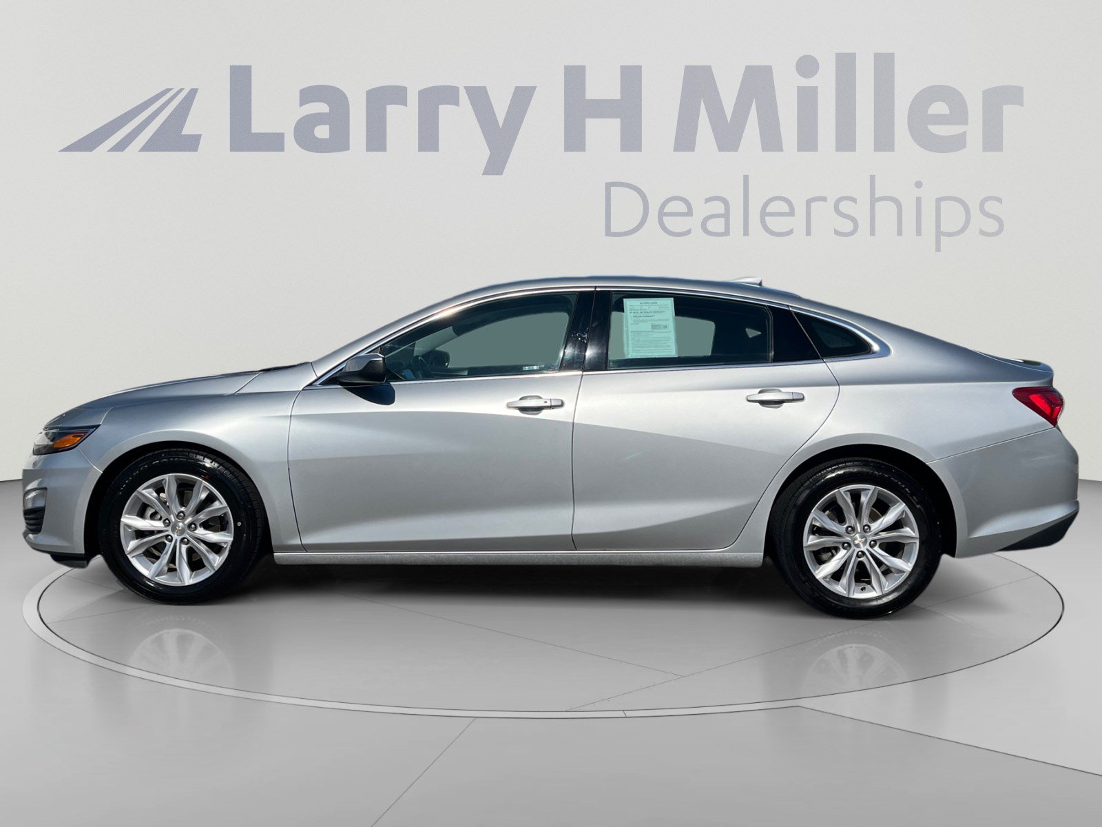 Used 2020 Chevrolet Malibu LT FWD image 2