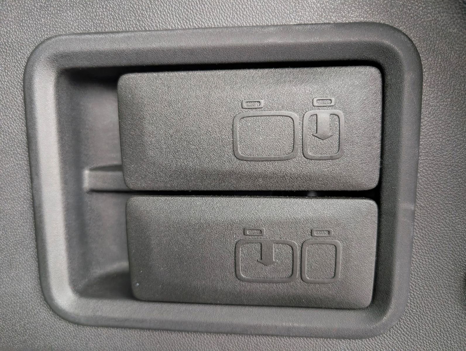 Used 2024 GMC Terrain SLE w/ Driver Convenience Package image 29