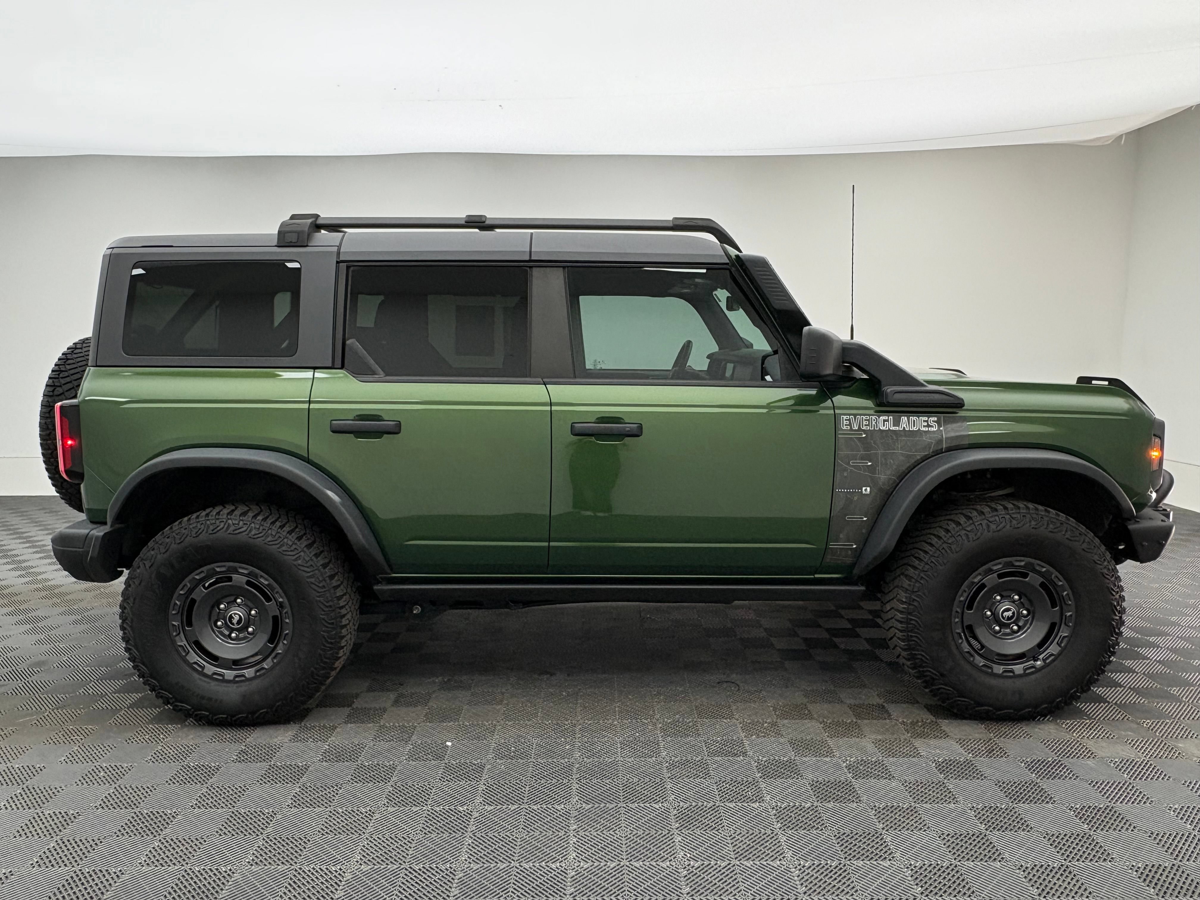 Used 2024 Ford Bronco Everglades AWD/4WD image 5