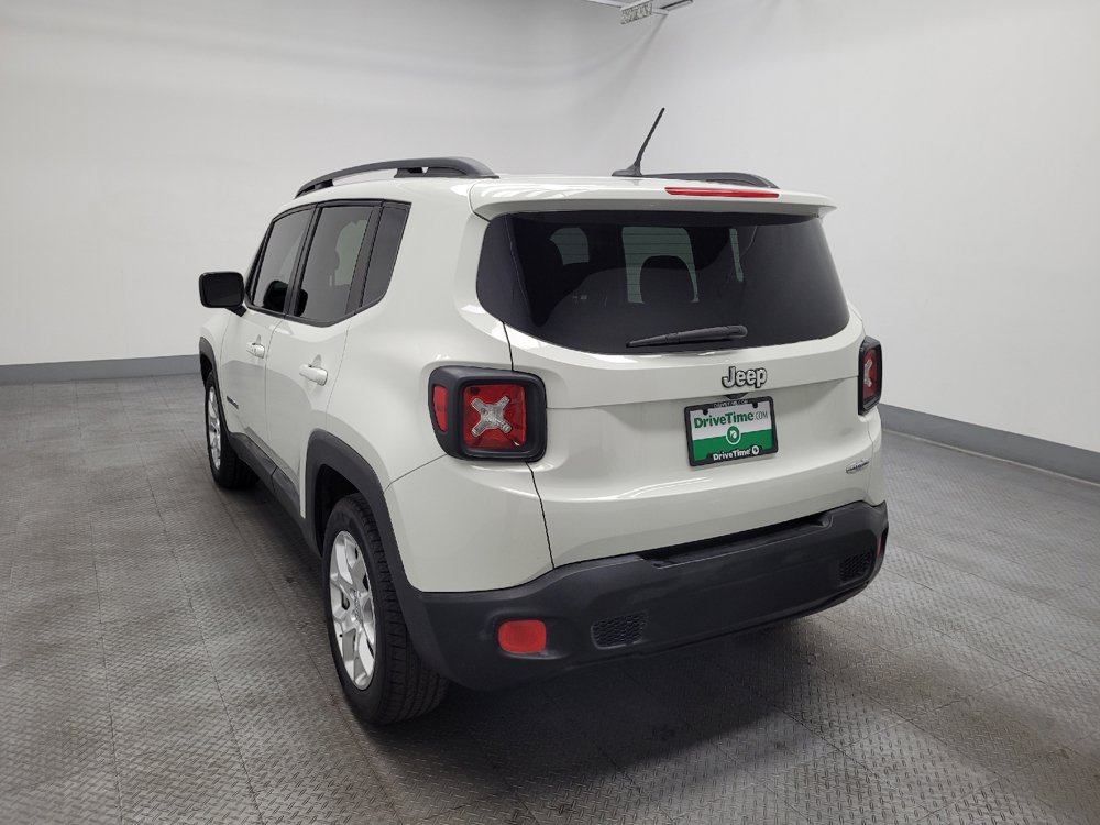 Used 2017 Jeep Renegade Latitude FWD image 5
