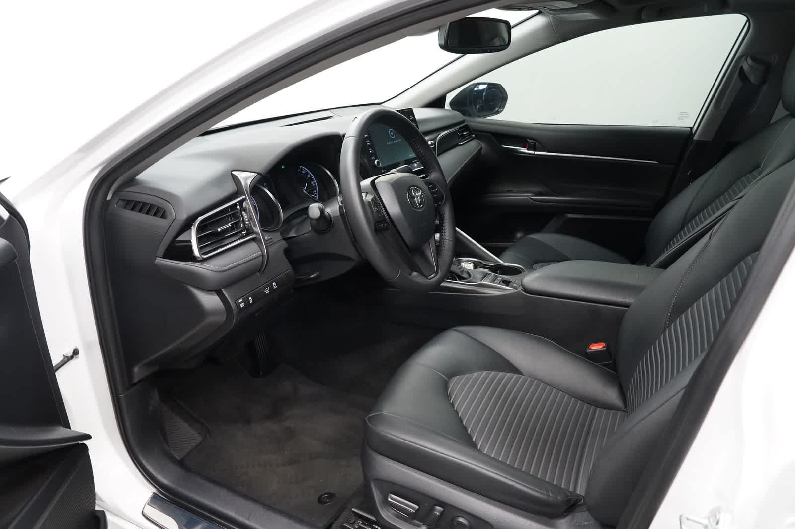 Used 2023 Toyota Camry SE w/ Audio Upgrade Package FWD image 18