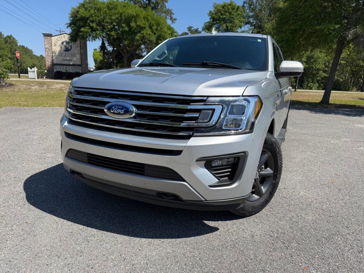 Used 2019 Ford Expedition Max XLT w/ Equipment Group 202A image 4