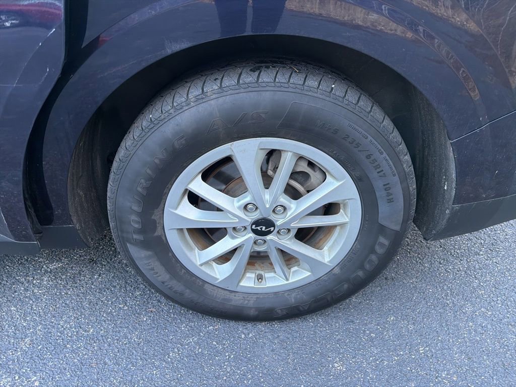 Used 2024 Kia Carnival LX image 11