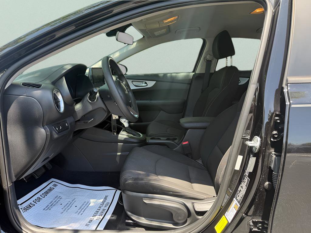 Used 2023 Kia Forte LXS w/ LXS Technology Package FWD image 9