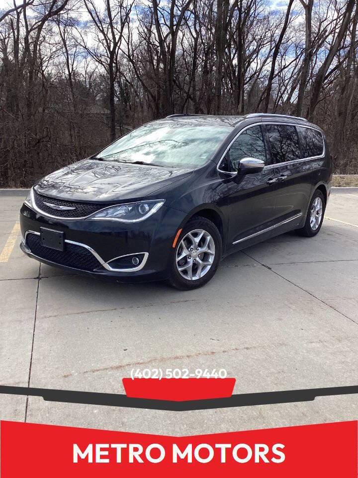 Used 2018 Chrysler Pacifica Limited image 1