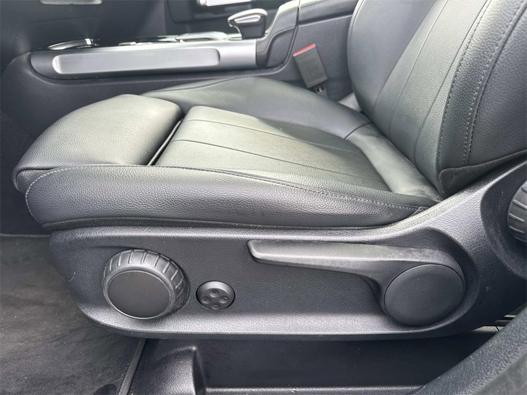 Used 2022 Mercedes-Benz GLB 250 image 31