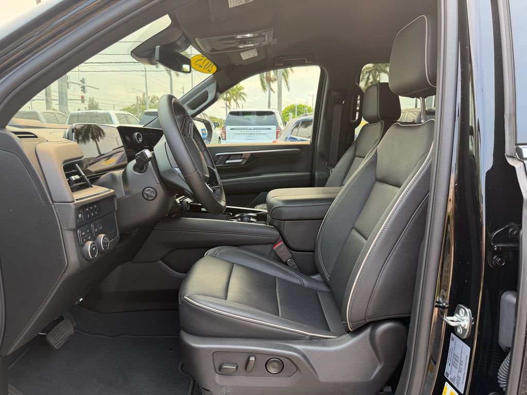 Used 2025 Chevrolet Suburban Premier AWD/4WD image 12