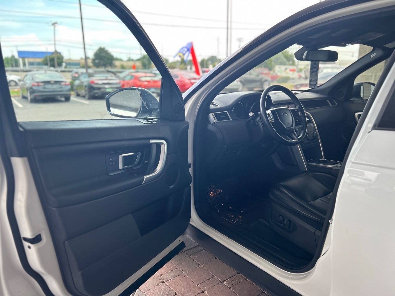 Used 2017 Land Rover Discovery Sport HSE AWD/4WD image 33