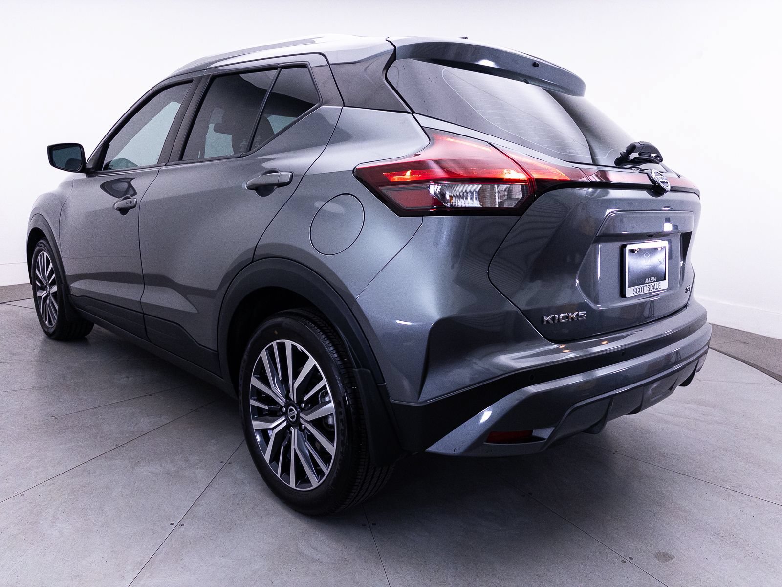 Used 2021 Nissan Kicks SV FWD image 12
