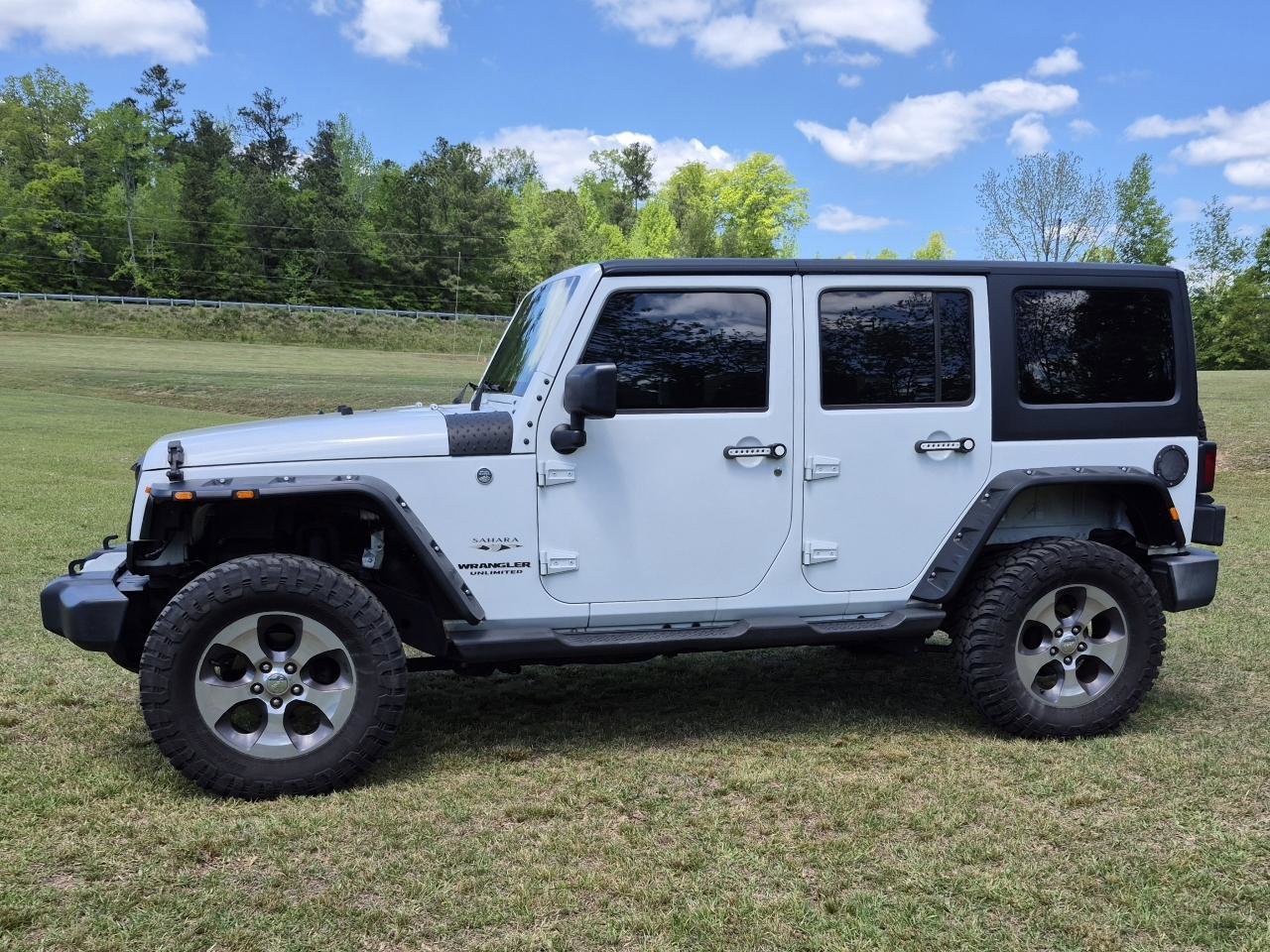 Used 2016 Jeep Wrangler Unlimited Sahara w/ Max Tow Package AWD/4WD image 4