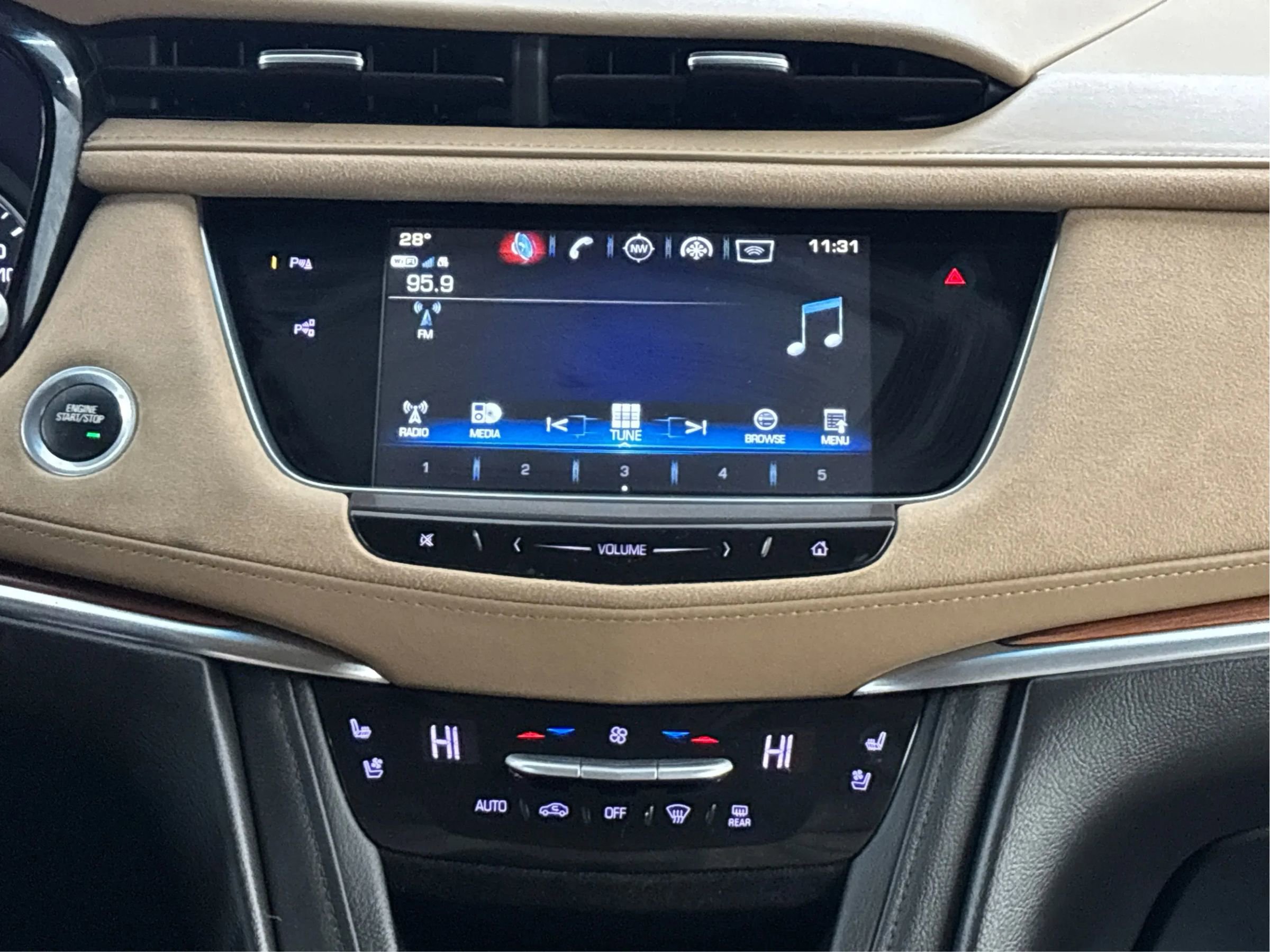 Used 2018 Cadillac XT5 Platinum w/ Driver Assist Package image 19