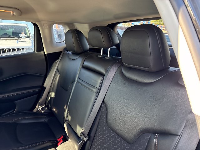 Used 2020 Jeep Compass Latitude w/ Cold Weather Group AWD/4WD image 19