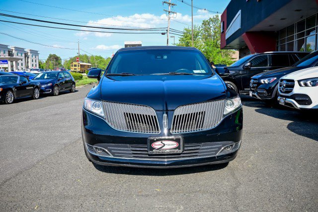 Used 2016 Lincoln MKT AWD image 2