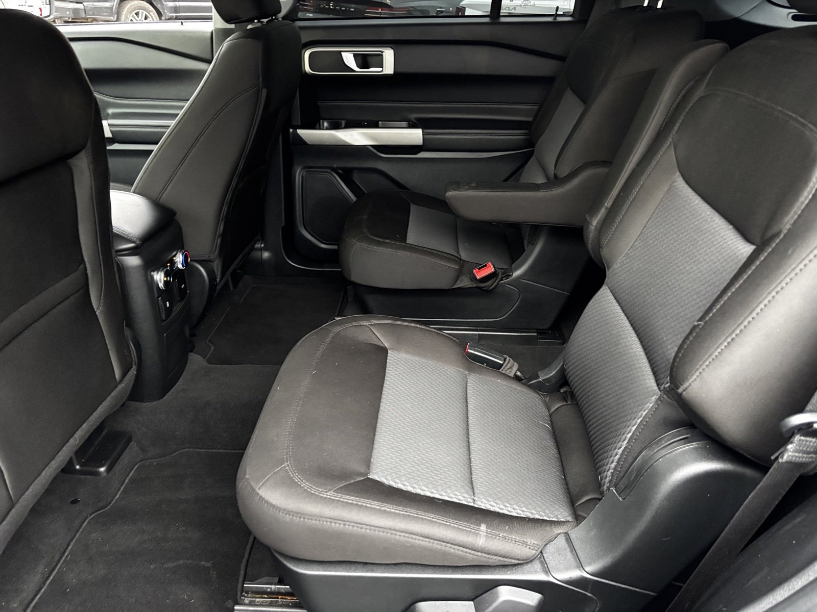 Used 2022 Ford Explorer XLT image 19