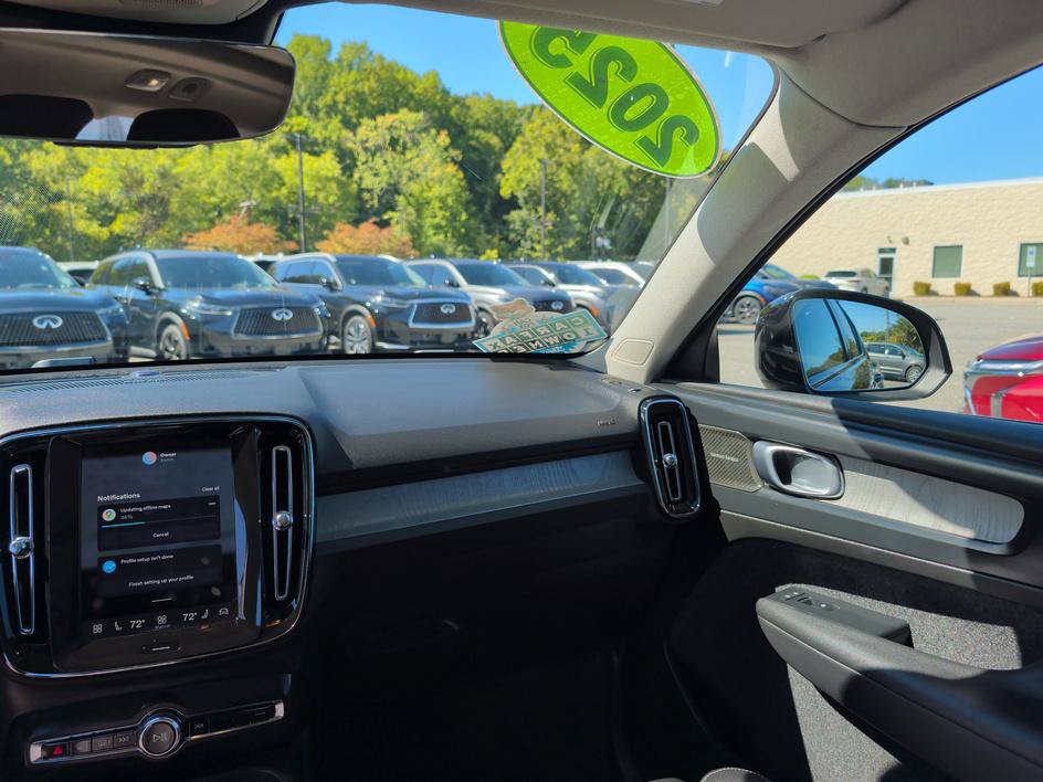 Used 2025 Volvo XC40 B5 Ultra AWD/4WD image 10