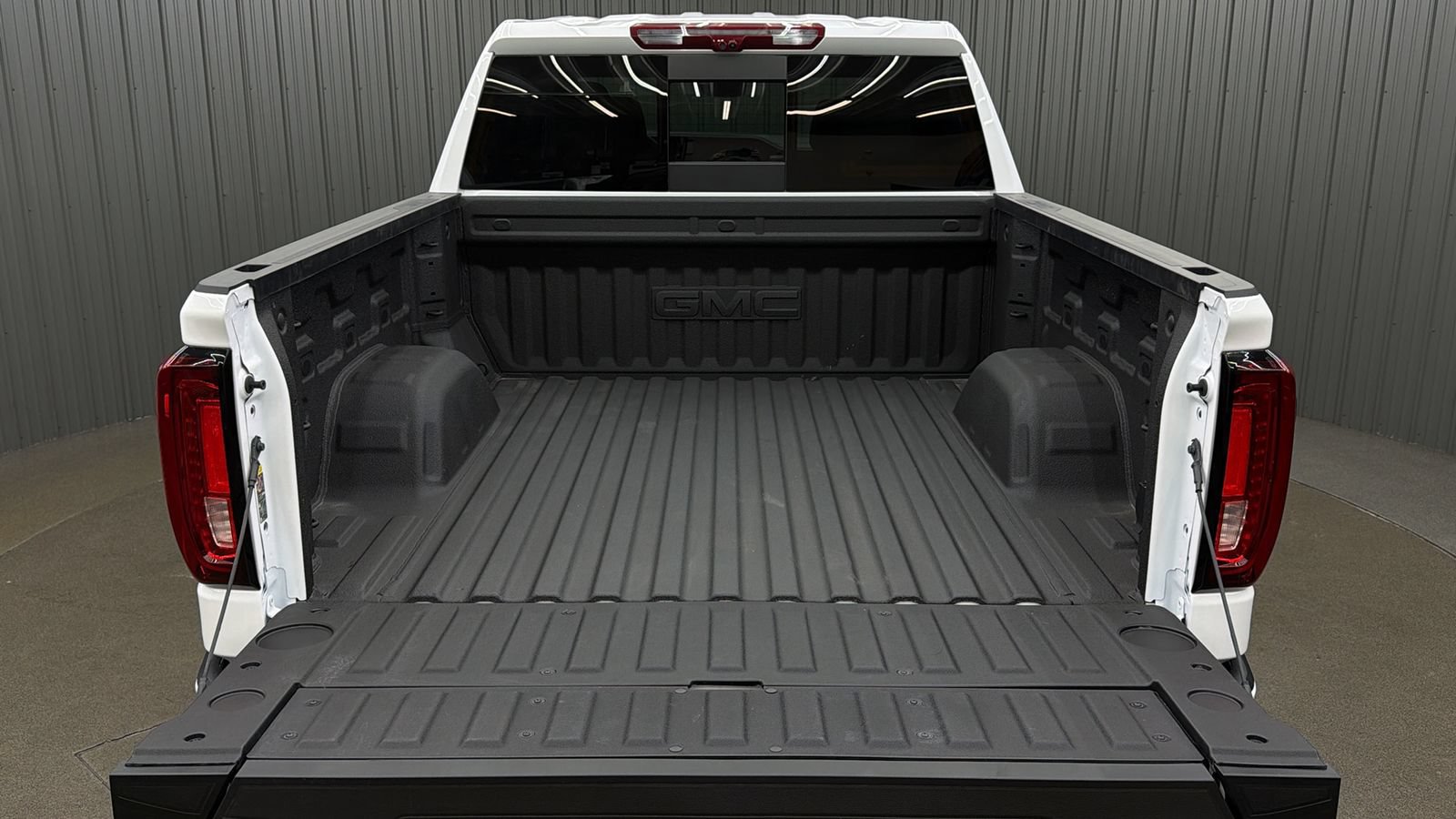 Used 2026 GMC Sierra 1500 AT4 w/ AT4 Premium Package AWD/4WD image 17