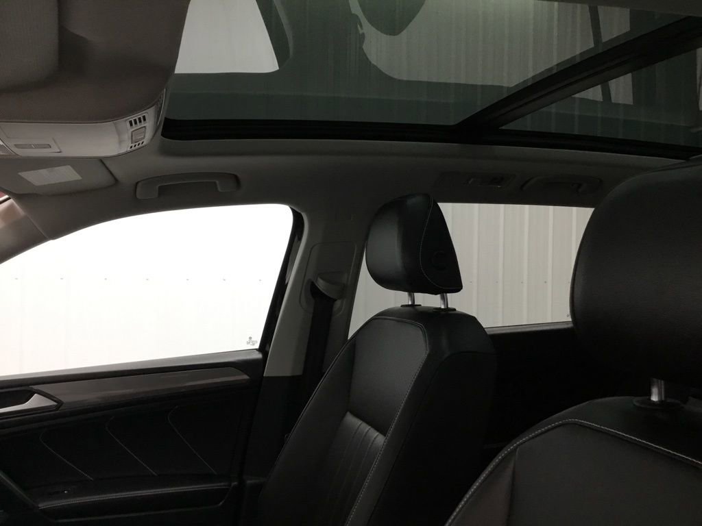 Used 2022 Volkswagen Tiguan SE AWD/4WD image 10