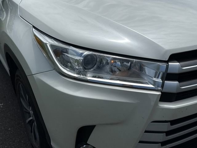 Used 2017 Toyota Highlander XLE AWD/4WD image 12