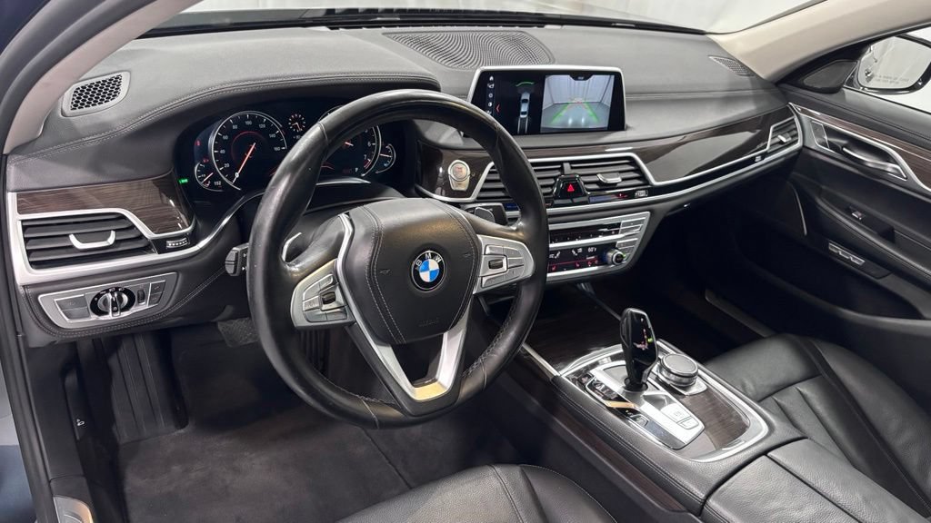 Used 2018 BMW 740i xDrive AWD/4WD image 10