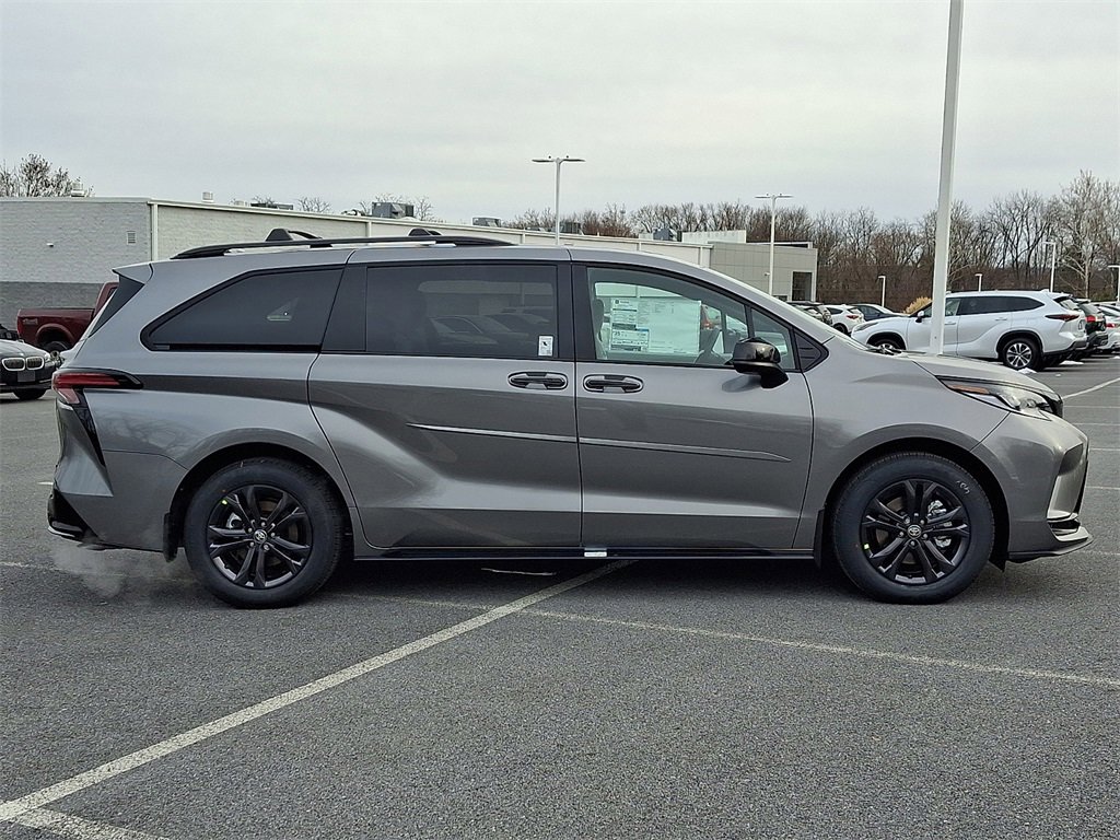 New 2026 Toyota Sienna XSE image 4
