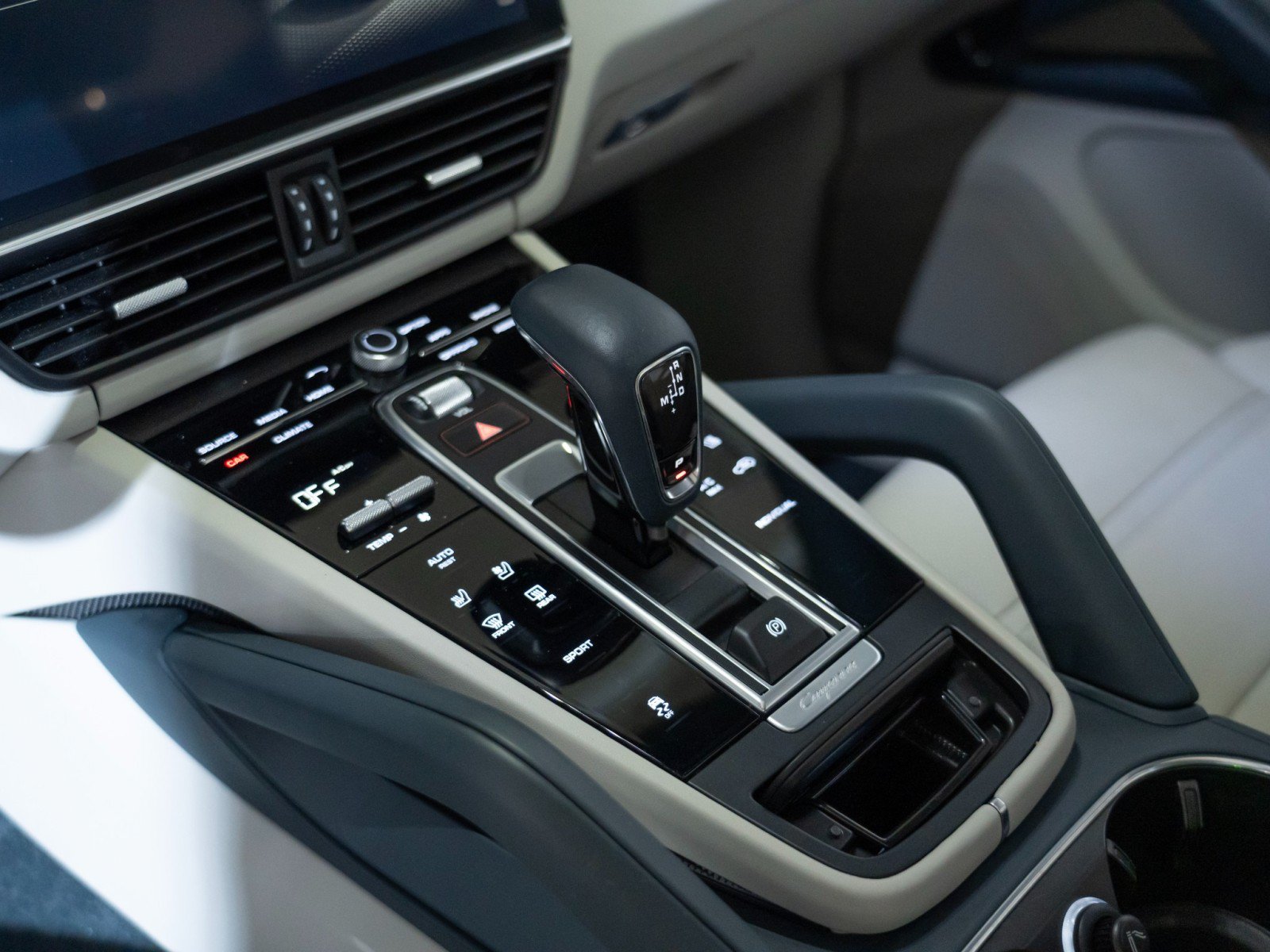 Certified 2023 Porsche Cayenne AWD/4WD image 21