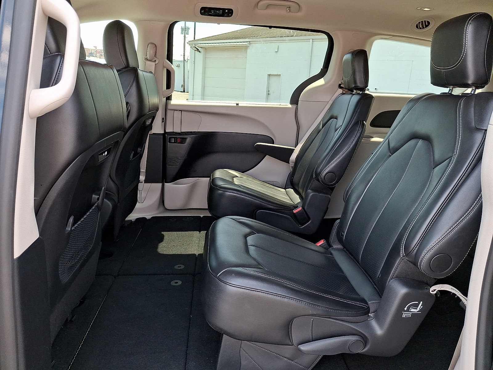 Used 2024 Chrysler Pacifica Touring-L FWD image 21