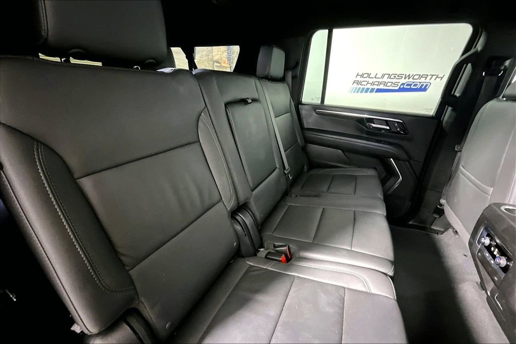 Used 2025 Chevrolet Suburban Z71 image 22