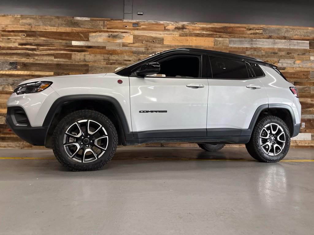 Used 2025 Jeep Compass Trailhawk AWD/4WD image 27