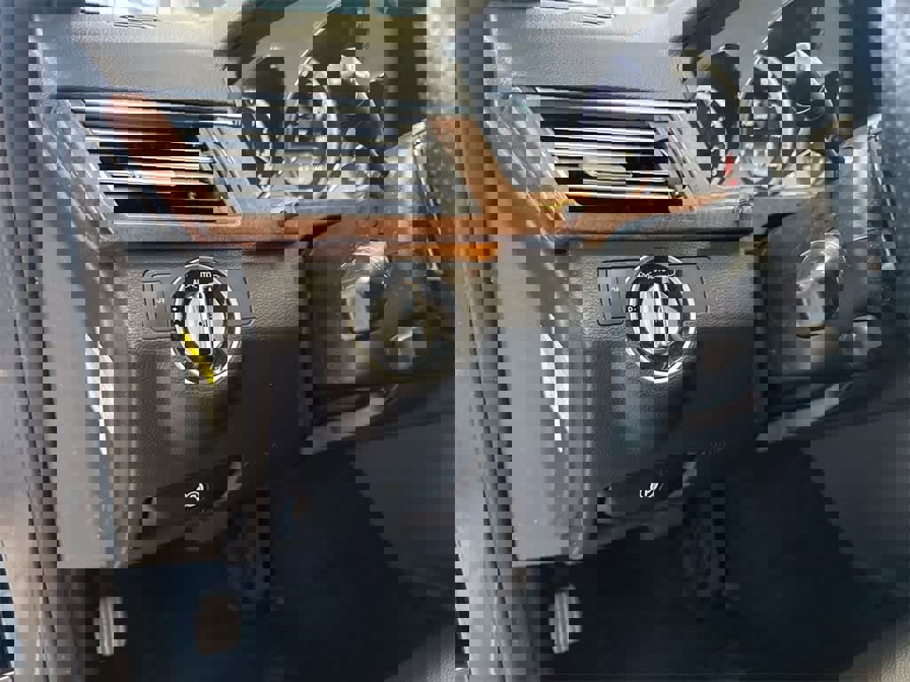 Used 2012 Mercedes-Benz E 350 4MATIC Sedan image 37