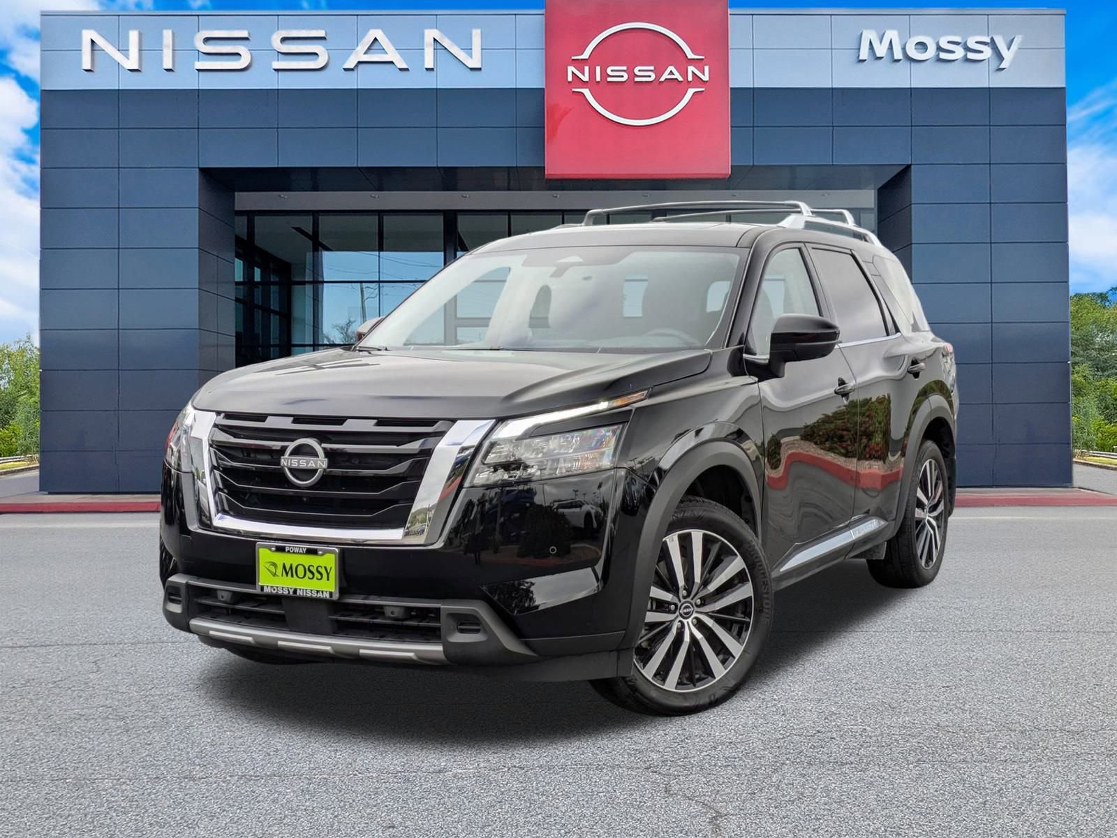 New 2025 Nissan Pathfinder Platinum w/ Cargo Package