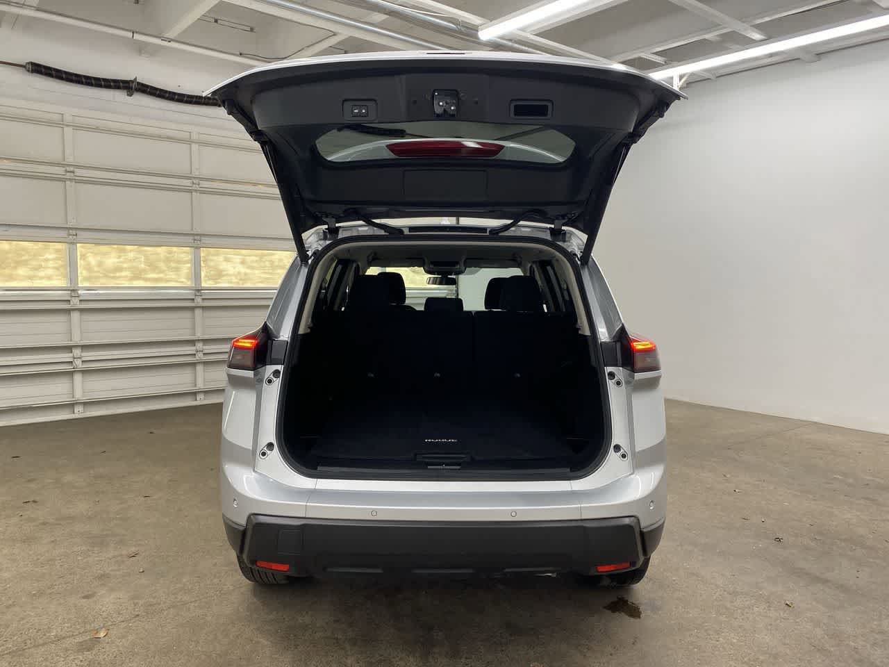 Used 2025 Nissan Rogue SV image 27